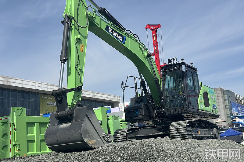 徐工XE215E挖掘机整机外观