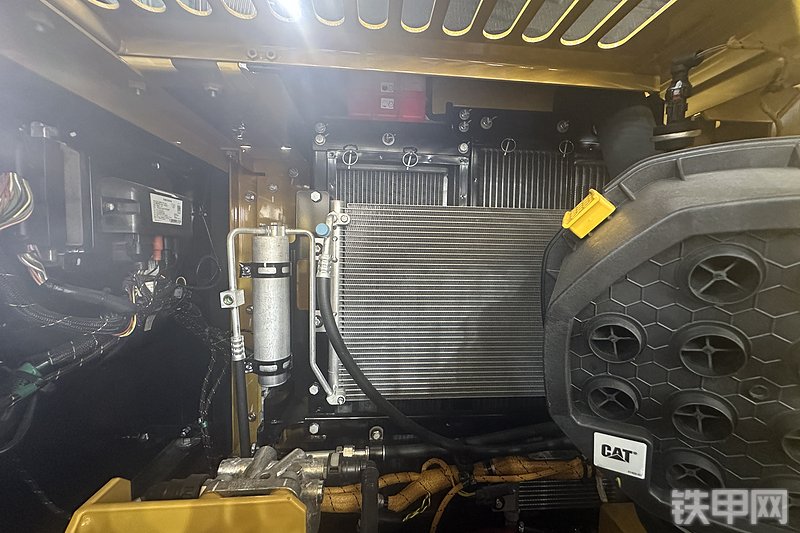 卡特彼勒新一代CAT®313 GC 液压挖掘机局部