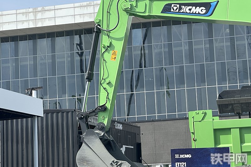 徐工XE215E挖掘机局部