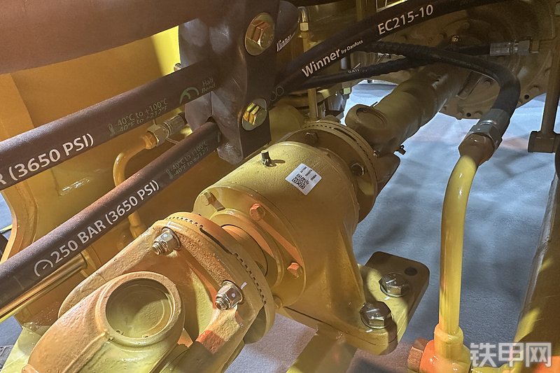 山工669G 电驱装载机装载机局部