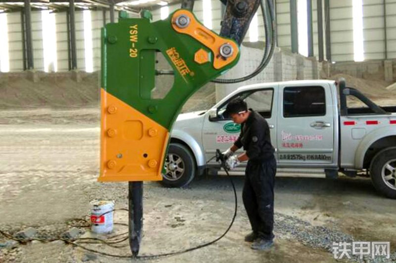 连港工兵破碎锤YSW-20破碎锤整机外观