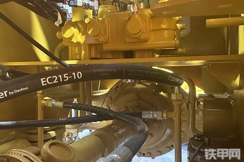 山工669G 电驱装载机装载机局部