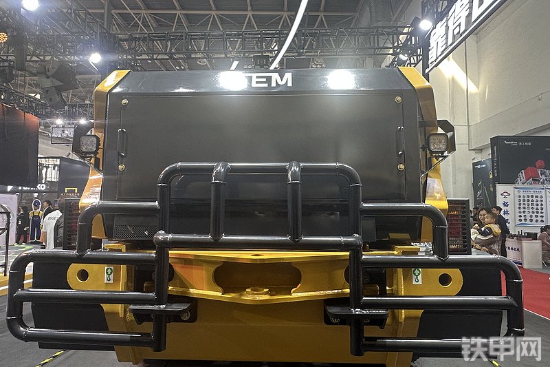 山工669G 电驱装载机装载机局部