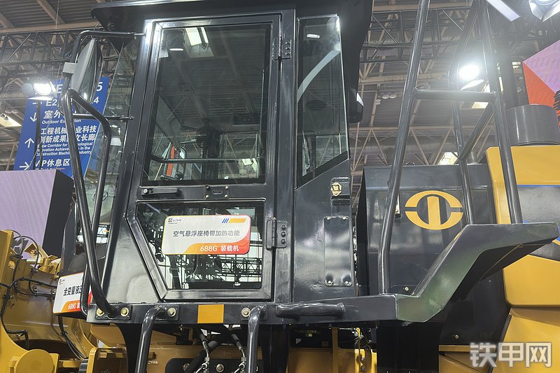 山工688G（国四）装载机局部