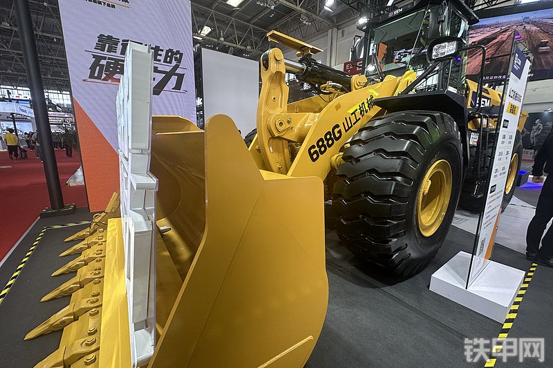 山工688G（国四）装载机局部