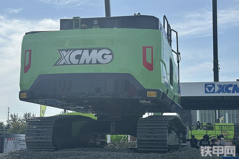 徐工XE215E挖掘机局部