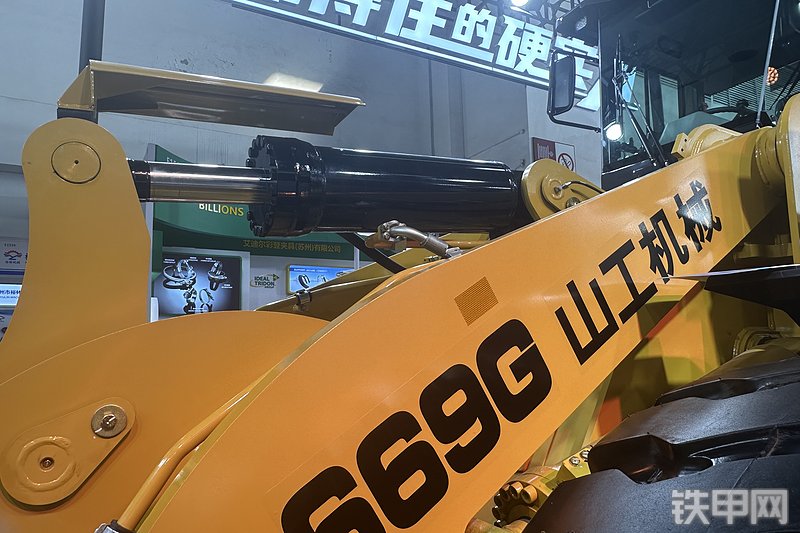 山工669G 电驱装载机装载机局部