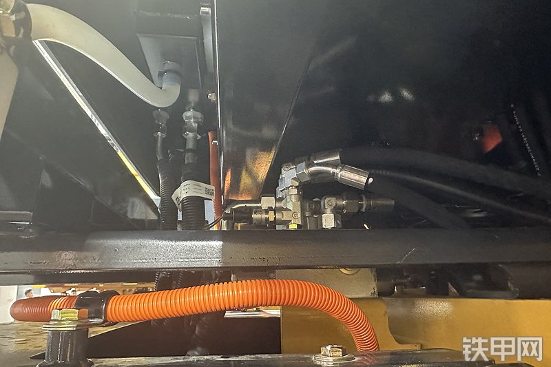 山工669G 电驱装载机装载机局部