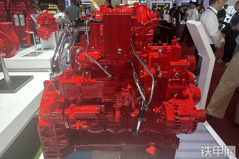康明斯中国F4.5CS4发动机整机外观