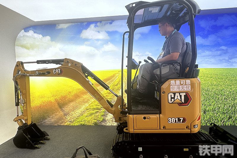 卡特彼勒CAT®301.7 CR 微型液压挖掘机整机外观