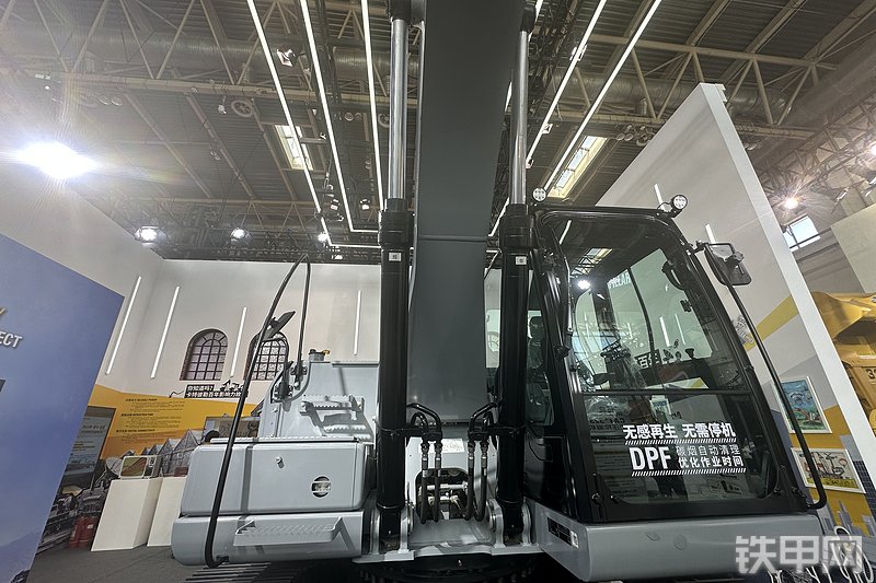 卡特彼勒新经典CAT®323 GX 液压挖掘机局部