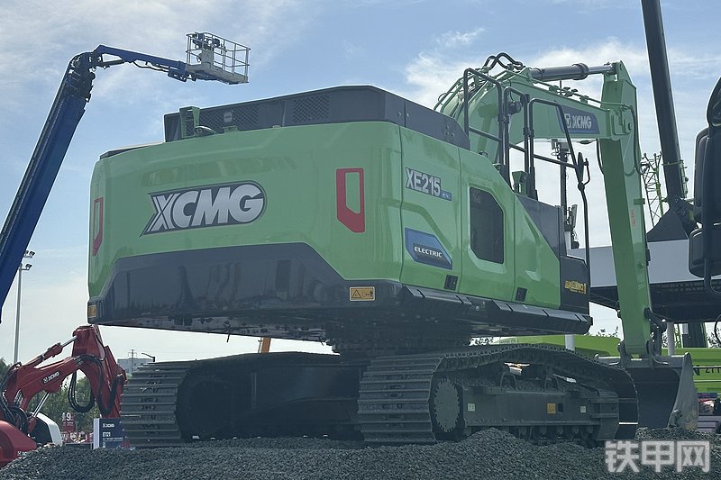 徐工XE215E挖掘机局部