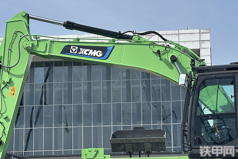 徐工XE215E挖掘机局部