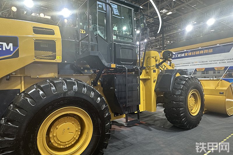 山工669G 电驱装载机装载机局部