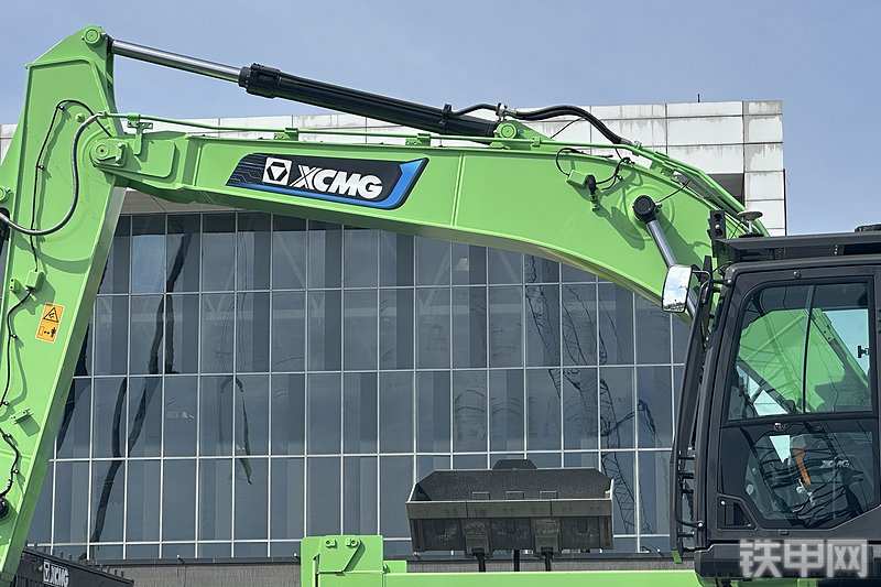 徐工XE215E挖掘机局部