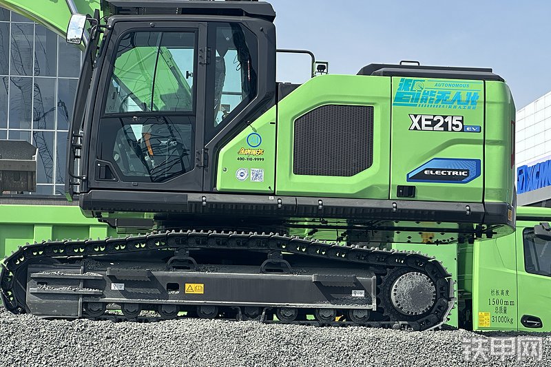 徐工XE215E挖掘机局部