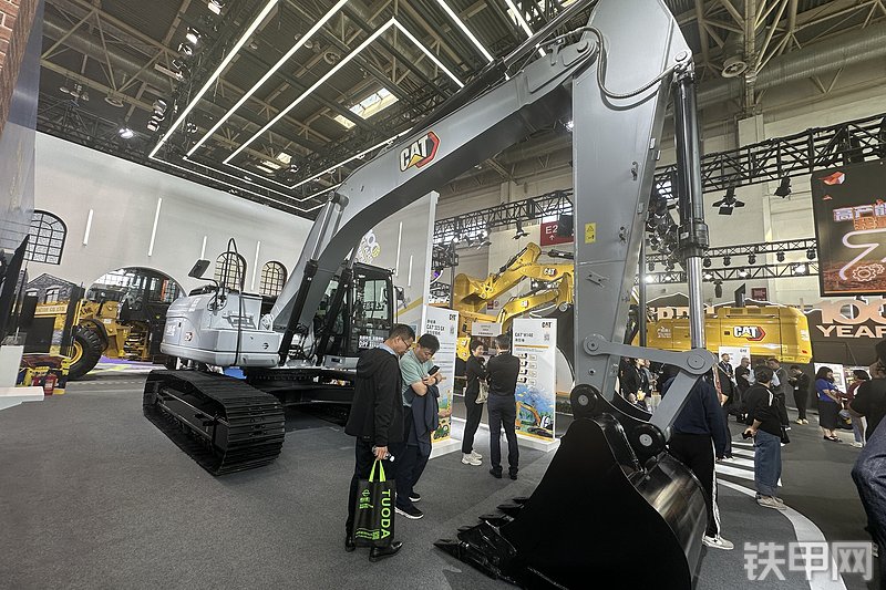 卡特彼勒新经典CAT®323 GX 液压挖掘机整机外观