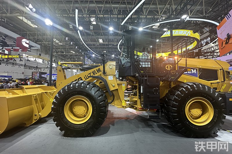 山工656G（国四）装载机整机外观