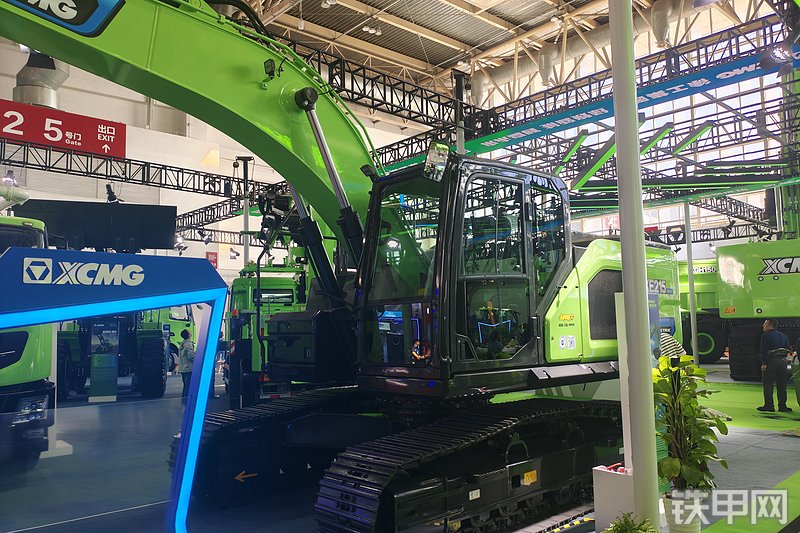 徐工XE215E挖掘机局部