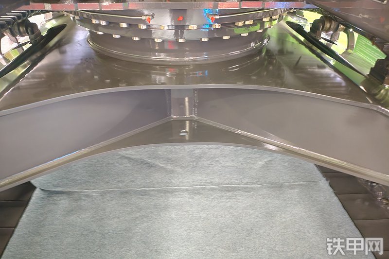 徐工XE215E挖掘机局部