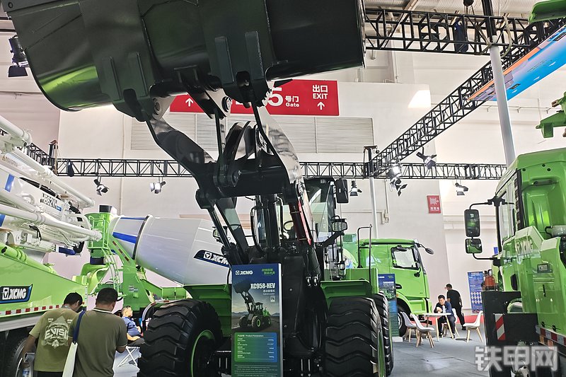 徐工XC958-EV装载机局部