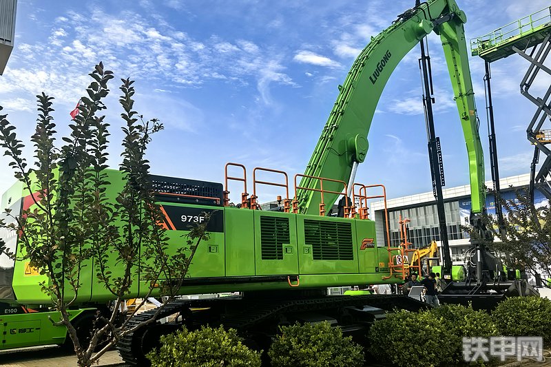 柳工973FMH挖掘机整机外观