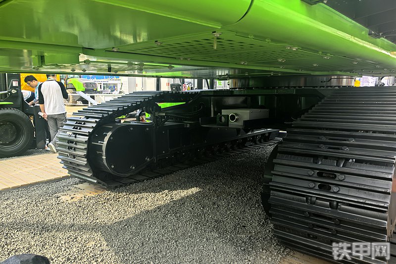 柳工973FMH挖掘机局部