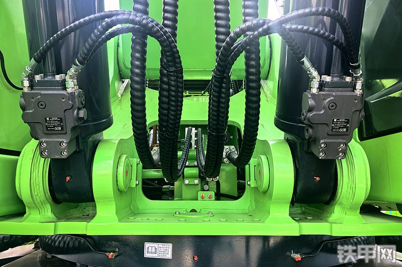 柳工973FMH挖掘机局部