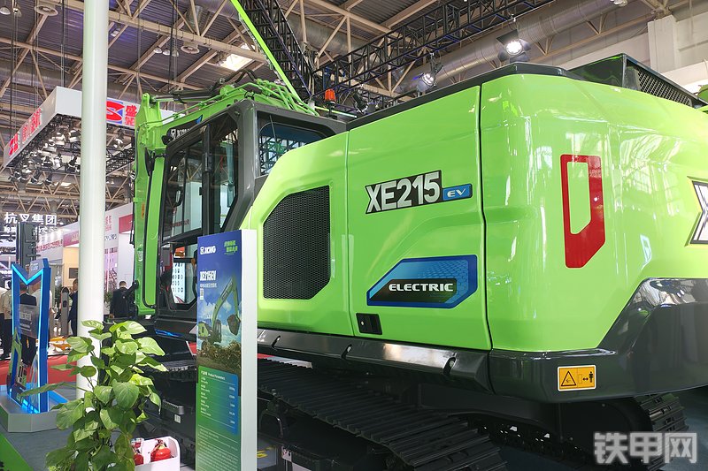 徐工XE215E挖掘机局部