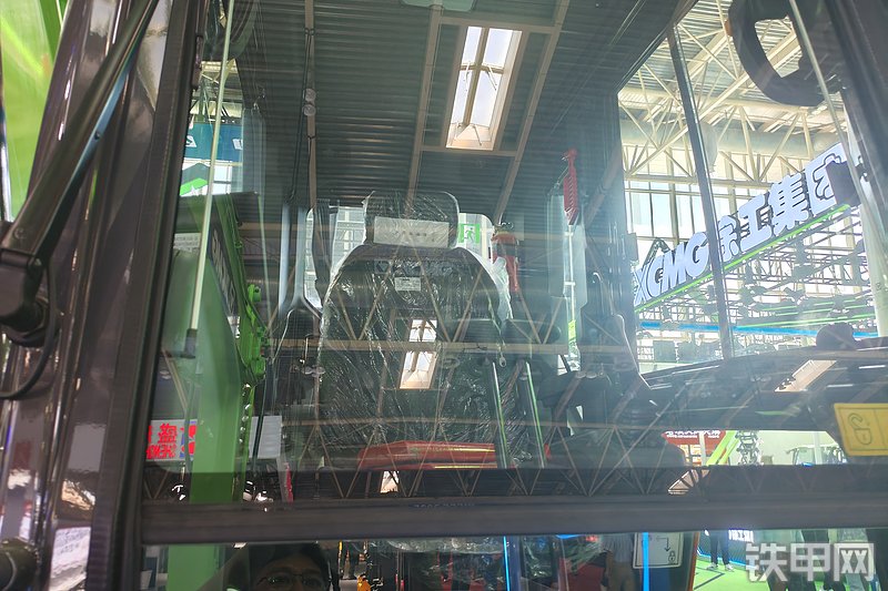 徐工XE215E挖掘机局部