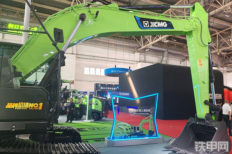 徐工XE215E挖掘机局部