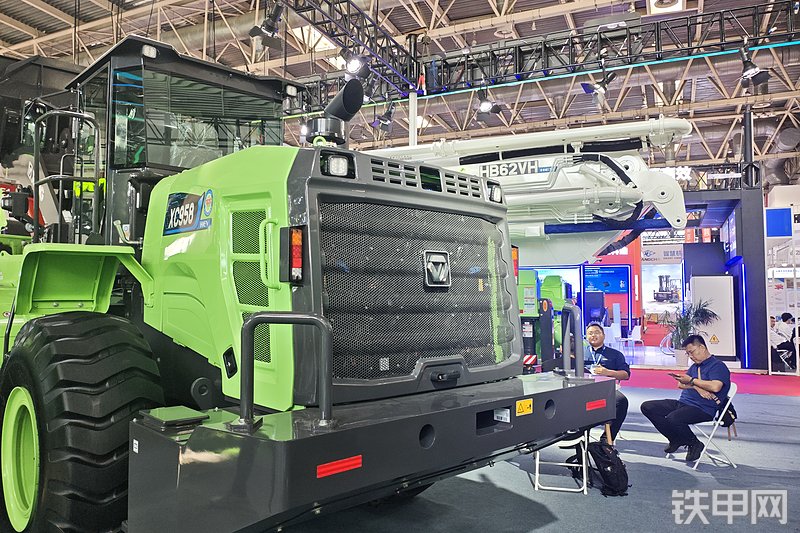 徐工XC958-EV装载机局部