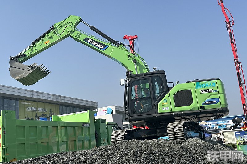 徐工XE215E挖掘机整机外观