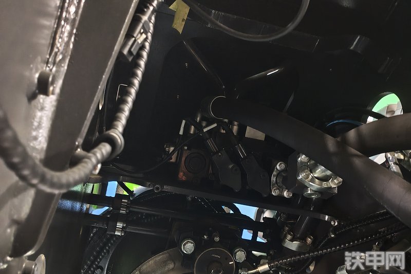 徐工XC9108-EV装载机局部