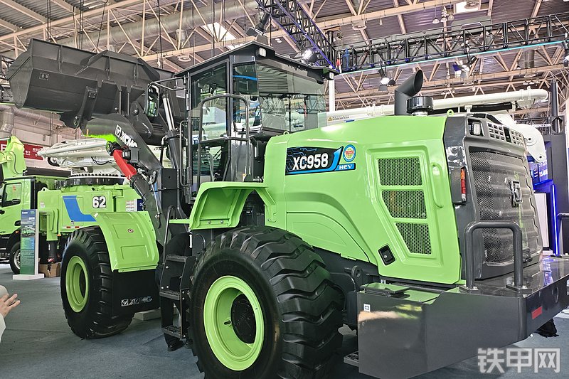徐工XC958-EV装载机整机外观