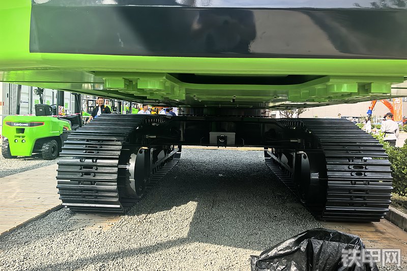 柳工973FMH挖掘机局部