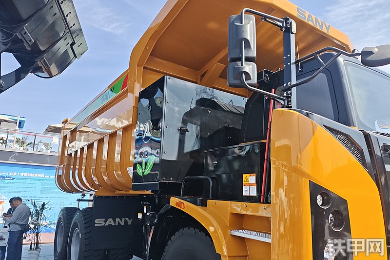 三一重工SKT105E电动非公路自卸车局部