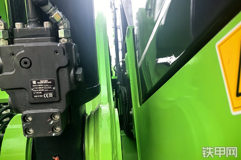 柳工973FMH挖掘机局部