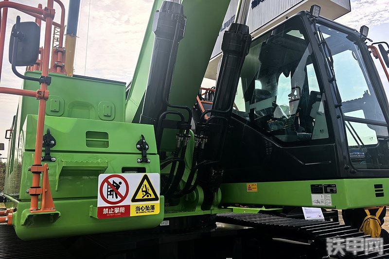 柳工973FMH挖掘机局部