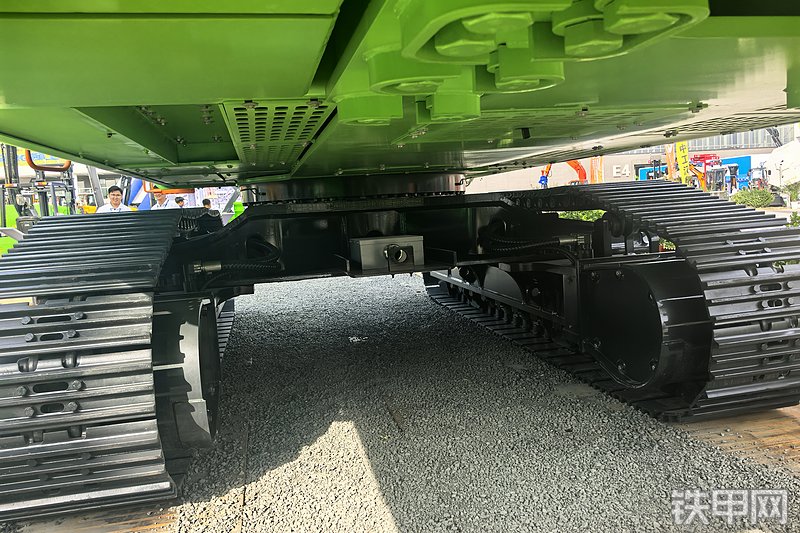 柳工973FMH挖掘机局部