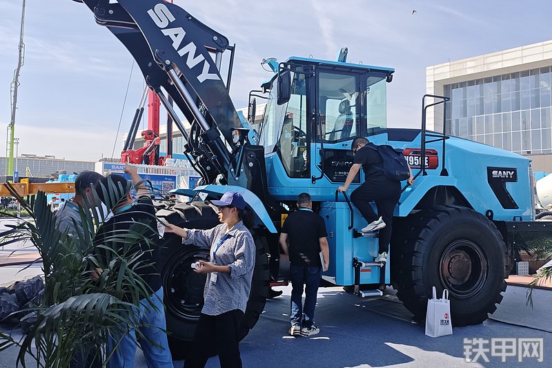 三一重工SW956E（电动）装载机整机外观