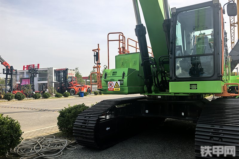 柳工973FMH挖掘机局部