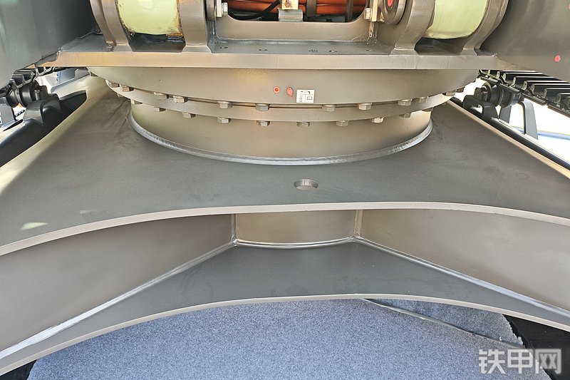 山东临工E6225H EV电动挖掘机局部