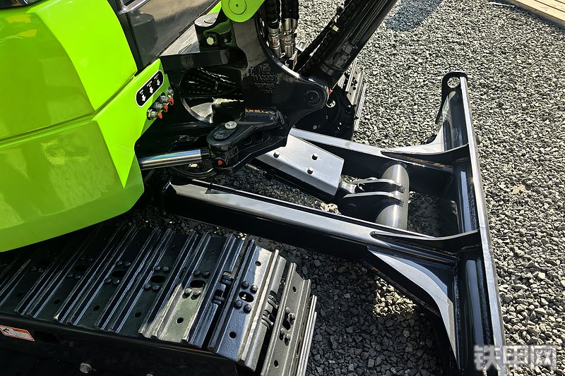 柳工9027FE挖掘机局部