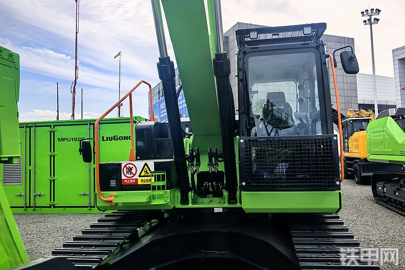 柳工924FE挖掘机局部