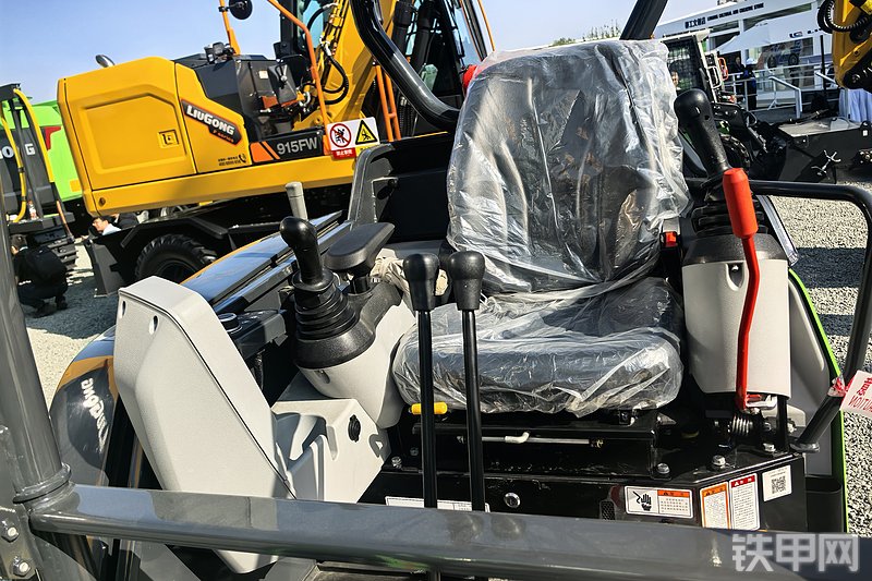 柳工9027FE挖掘机局部