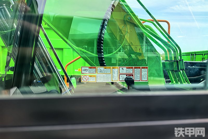 柳工924FE挖掘机局部