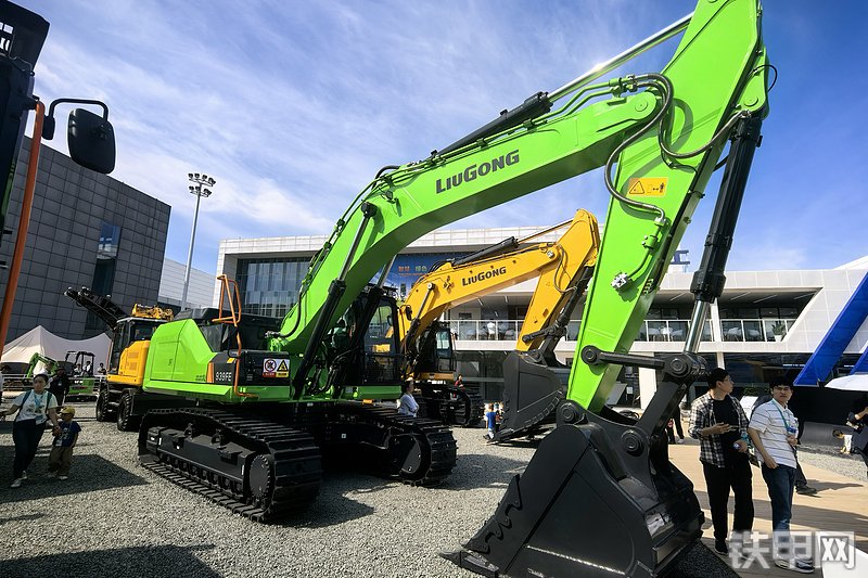 柳工939FE 拖电挖掘机整机外观