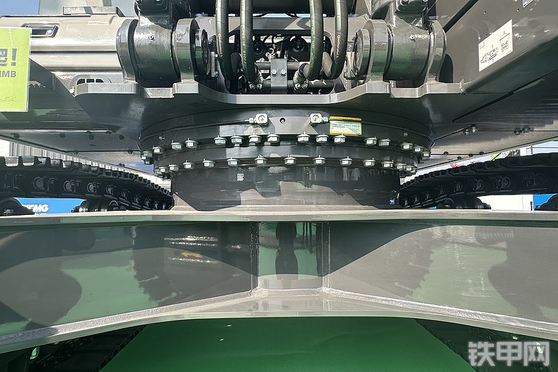 中联重科  ZE335G挖掘机展会( )