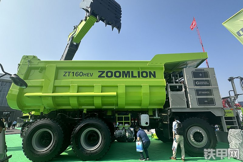 中联重科ZT160HEV非公路自卸车展会( )